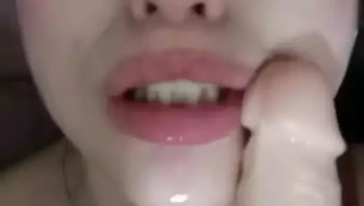 Lastik yarak sakso - lastik yarakla kendimi tatmin ediyorum.