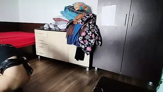 Seksi evli kadın evi emiyor, kıllı amcık, büyük göt.