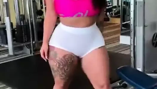 Büyük ganimet ile çılgın kızlar oynuyor