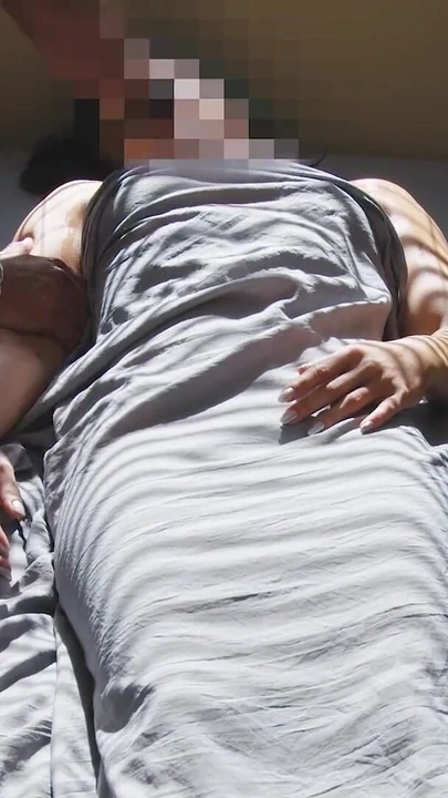 Asyalı teşhirci masaj müşterisi masörü teşhir ediyor ve azdırıyor | Klip 2