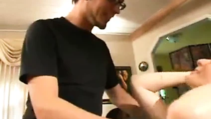 Troc tarafından genç adamla yaşlı kadın