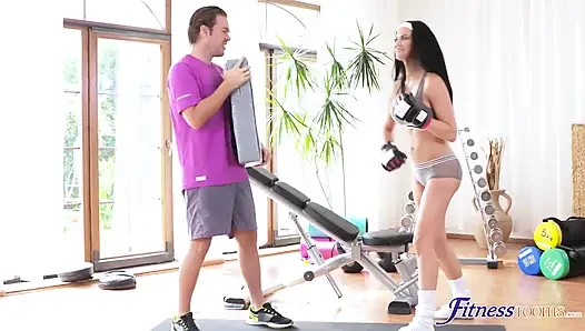 Fitness odaları - büyük memeli orta yaşlı seksi kadın için anal dölleme dersi