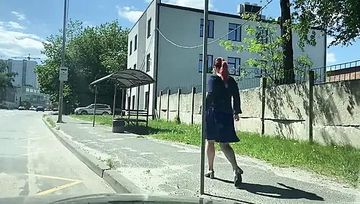 Ofiste otobüs terminalinde muzla mastürbasyon yapıyor ve yiyor