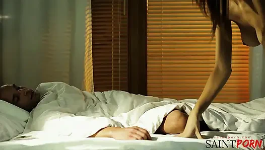 Kitty Jane bu xxx sahnesinde emiyor ve sikişiyor