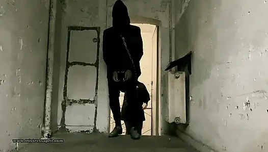 Dominatrix sahibe April - hücre 45, bahçe egzersizi