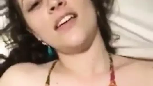 Onu çok vurdu ve çok inliyor