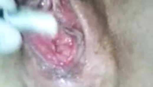 se contrae..se moja...grita