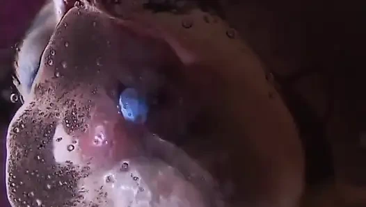 Dili pirsingli prenses gırtlağına kadar alıyor