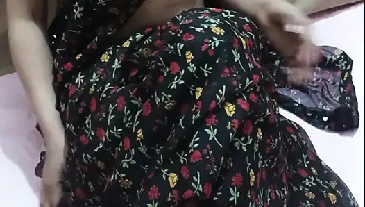 Indian Bhabhi Ki Aisi Chut Nahi Dekhi Hogi Kabhi