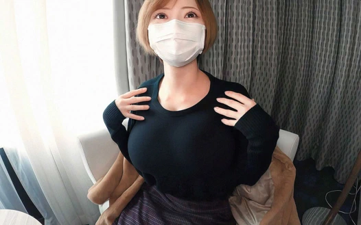 Dergi kapağı: Devasa göğüsler, G-cup gravür idolü Tamamen kişisel gonzo video, gizli çekilmiş