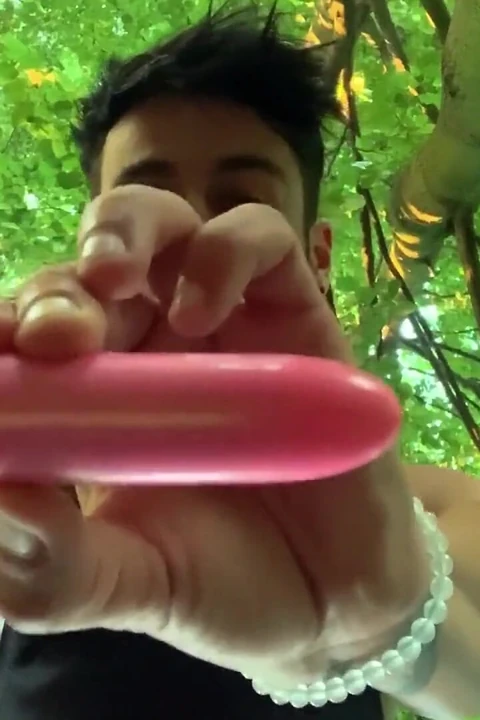 İçeride vibratör + çömelme = titrek anal orgazm