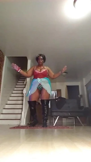 Youtuber joycelyn sabal - göğüsler dışarı ve kedi çıplak dansçı