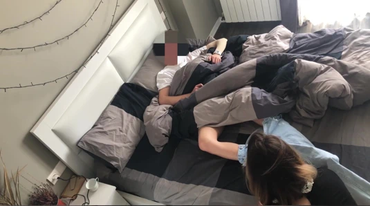 Hizmetçi, efendisinin penisini görünce dayanamadı