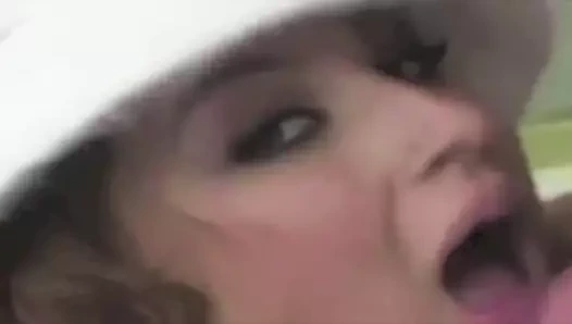 Dani ormanda yüz bakımı derleme