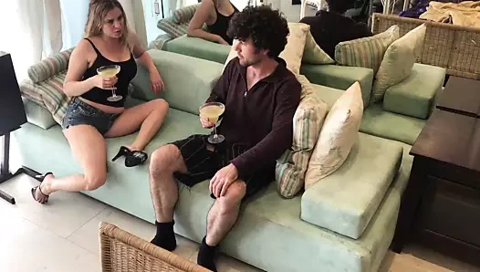 en yakın arkadaşımın sevgilisini sikiyorum