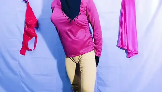 Hintli desi kadın sikişiyor ve doktorla edepsizce konuşuyor