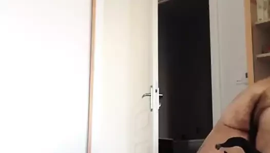 Pierre jouis dans la salope