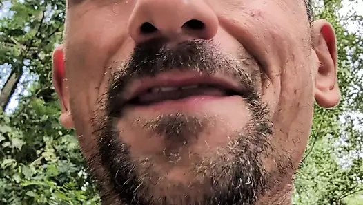 Parkta mastürbasyon yapıyor