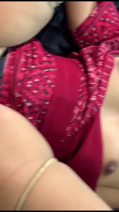Taylandlı Asyalı masözle seks yapıyor. Daha önce yarak masajı. Göğüslere boşalmak. | Klip 1
