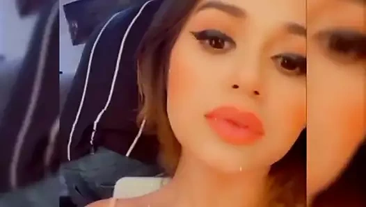 Jannat zubair seksi videolar tik tok star jannat zubair parmak
