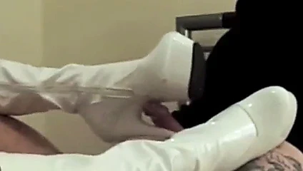 cumming üzerinde beyaz bot