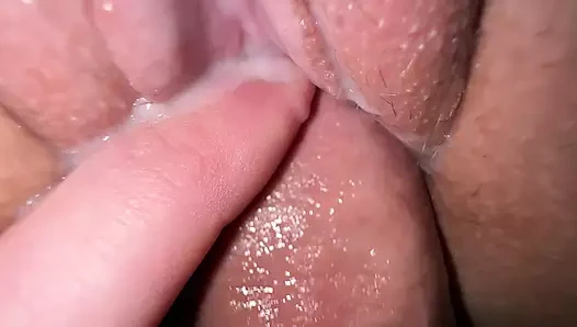 Kardeşin genç kız arkadaşı ile yakın çekim seks, kremsi sikiş ve en sıcak kedi üzerinde cumshot