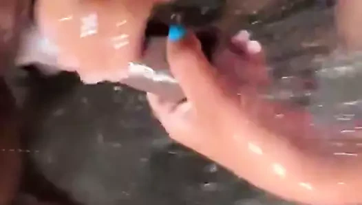 Bir sert handjob tarafından busty Hint yenge