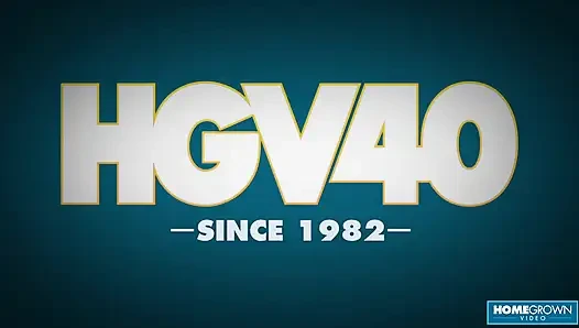 Bebek gibi kız gırtlağına kadar sikiliyor ve sonra memelerine boşalıyor