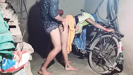 Güzel Hintli teyze üvey erkek kardeşi tarafından sikiliyor