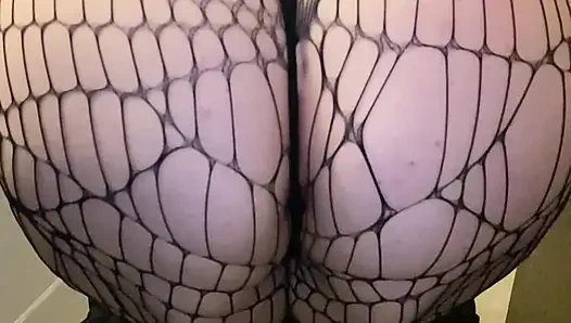 Une PAWG en bas résille twerke pour une éjaculation