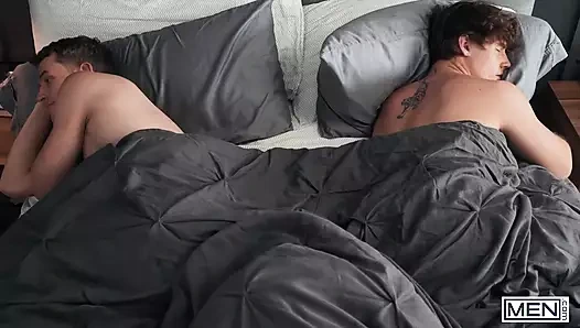 Erkekler - Sam Holister ve Jake Preston yan odada Sam'in erkek arkadaşı varken sessizce takılıyor