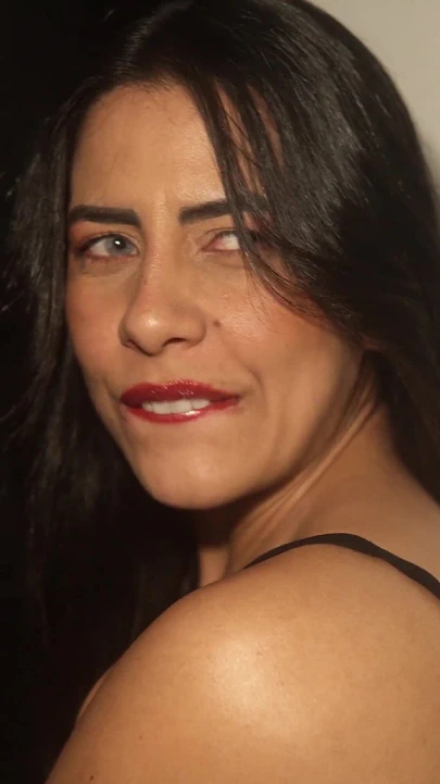 Ateşli Orta Yaşlı Seksi Kadın Yeni Komşus Nun Büyük Canavar Yarağına Şaşırıyor Ve Derinden Yutuyor!