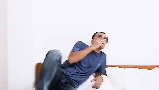 Evin sahibi hizmetçiyi sikiyor, tam film