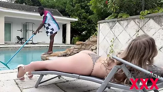 Havuzdaki adamı çok istiyor: krissy knight ve ace bigs