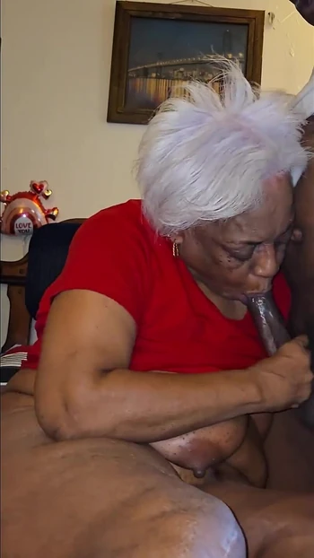 Возбужденная старая пара