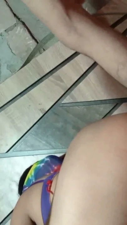 Desi bhabhi, sikilirken fışkırtarak devarını yıkadı Hintçe HD seks videosu | Clip 1