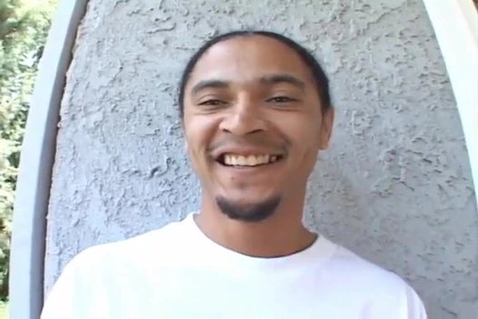 Seksi Kylie sert yarak emdikten sonra yüzüne büyük bir boşalma alıyor