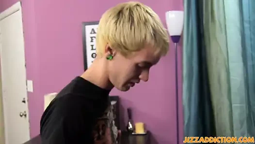 Bir şekeri paylaşmak ve iyi arkadaşların yaptığı gibi birbirini emmek