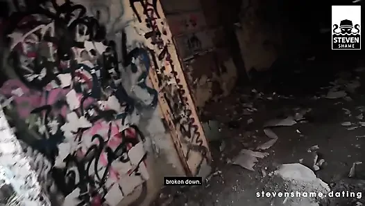 Tatlı megan venturi sikiliyor ve üzerine boşalıyor!