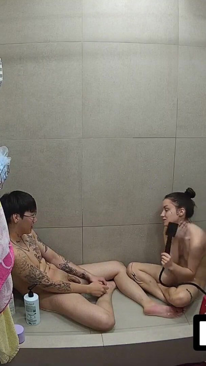 LUUV. Gerçek çift Xaner ve Grossy. Reality show duşta devam ediyor | Klip 1