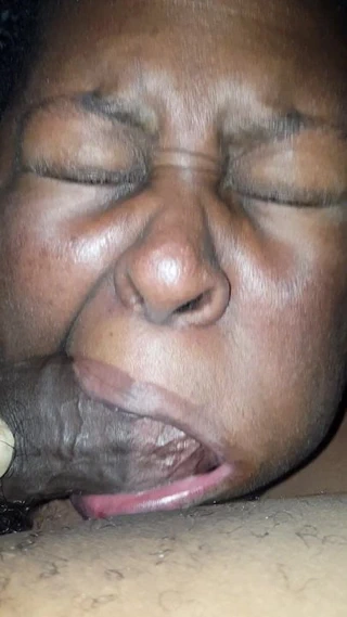 Yala iri güzel kadın