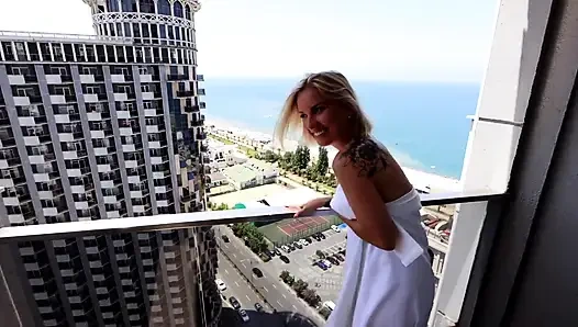 Tatilde seks sert sikilen evli kadın