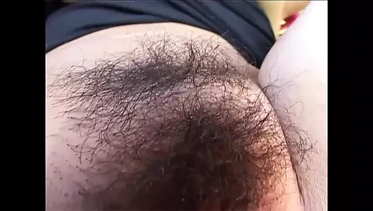 Ateşli Asyalı genç kız yabancılardan ayaklarına boşalıyor