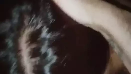 Güzel kaltak bir profesyonel gibi emiyor