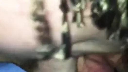 Web kızı sakso çekiyor ve tam uzunlukta boşalıyor