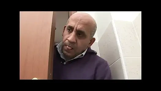 Yaşlı ve genç sürtük seks cilt 2: azgın 60 domuz üvey kızına aşık