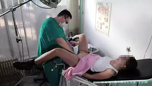 Vibratörle sert orgazm