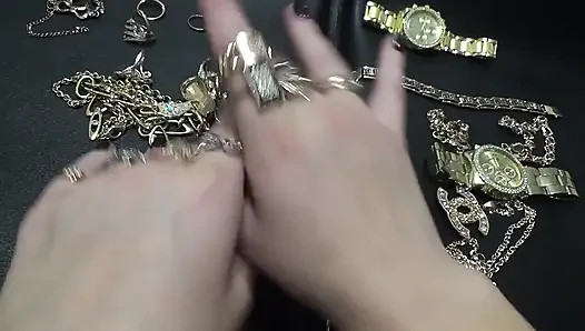 Altın takı ve el fetişi
