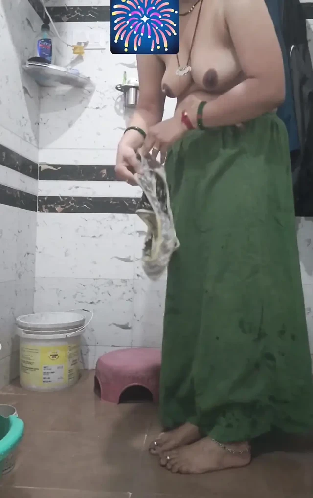 Ateşli banyo arka taraf priya bhabi