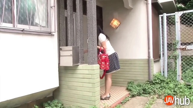 Ami işleri iyi yapması için amını kocasına sunuyor